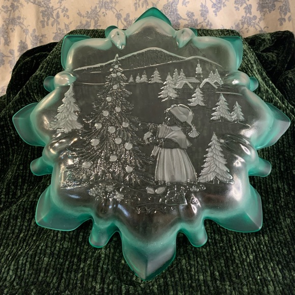 VTG Mikasa Spruce Green Ruffled Edge Frosted Glass Christmas Story 13" Platter - Picture 12 of 13